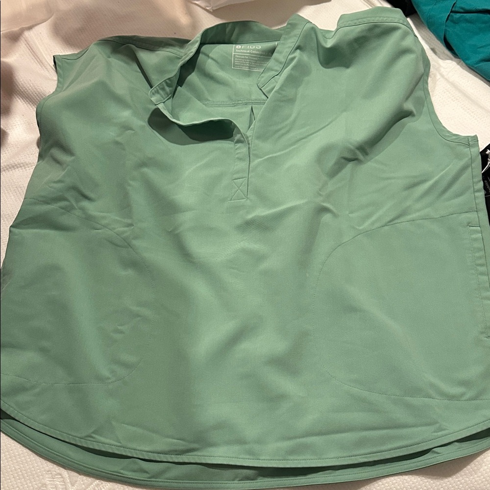FIGS XL Green Scrub Top